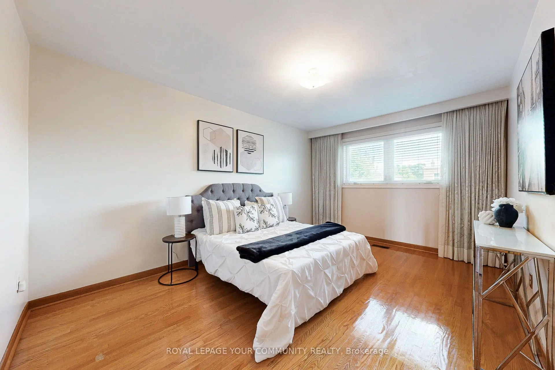 Luxury home staging in Oakville waterfront property