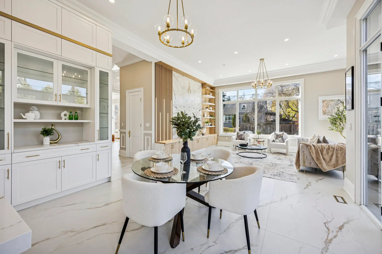 Vacant townhouse staged for sale in Richmond Hill