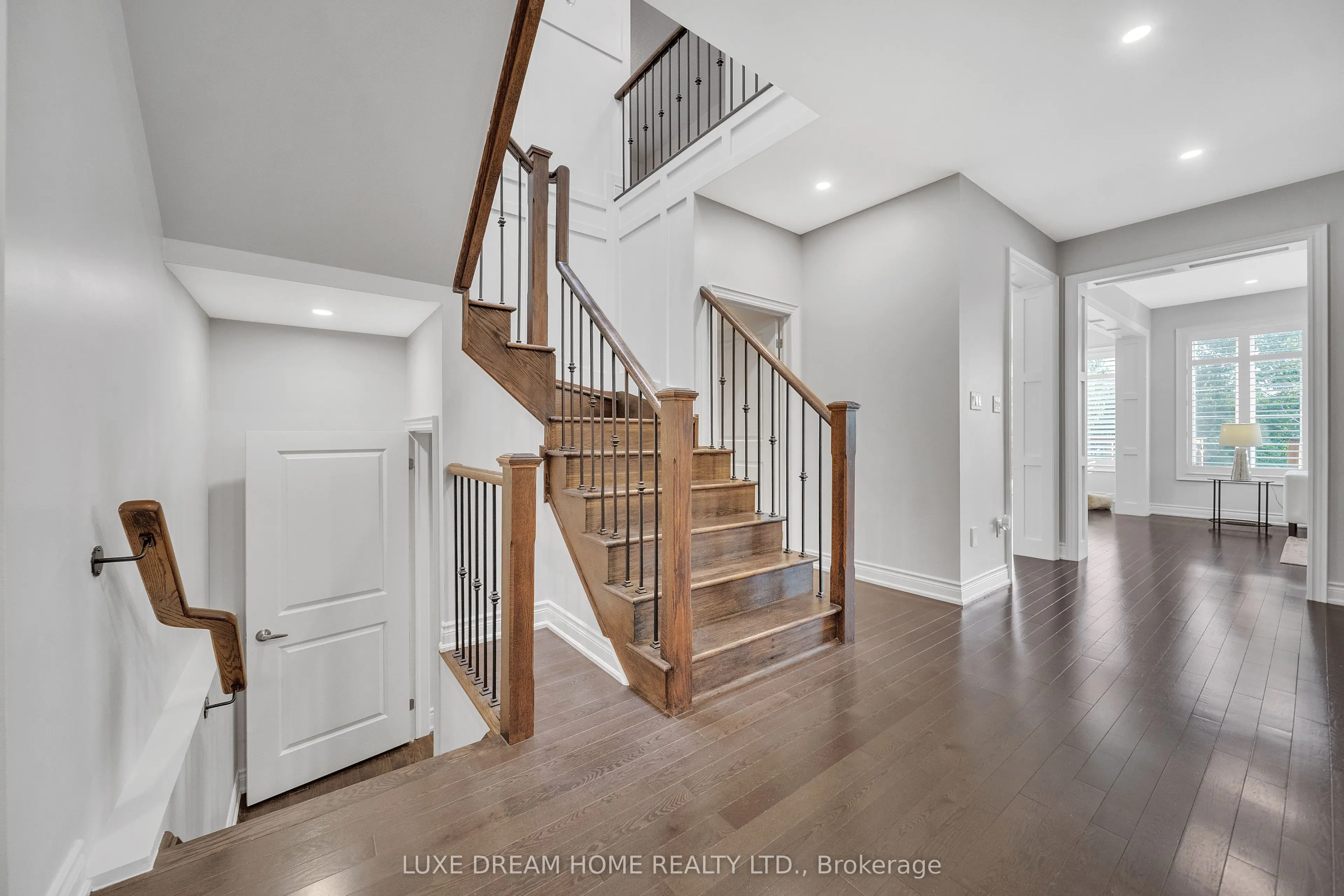 Vacant townhouse staged for sale in Richmond Hill